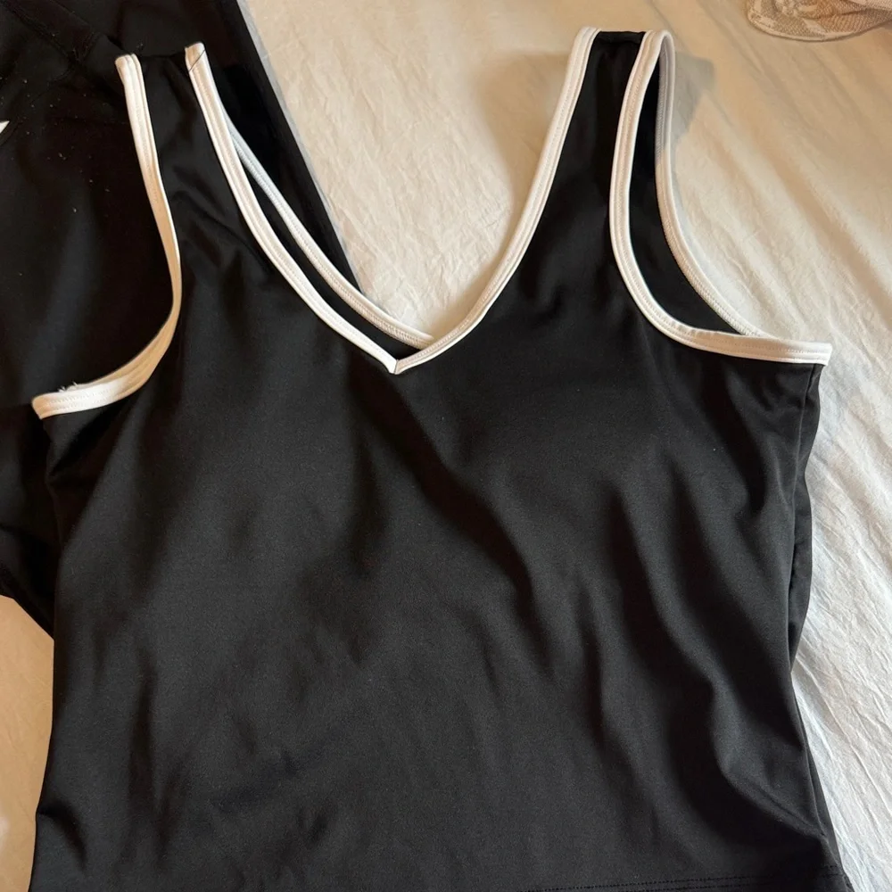 Set - Picture 2 of 4